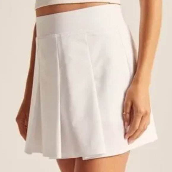 Abercrombie Pleated Traveler Skort - Picture 3 of 3